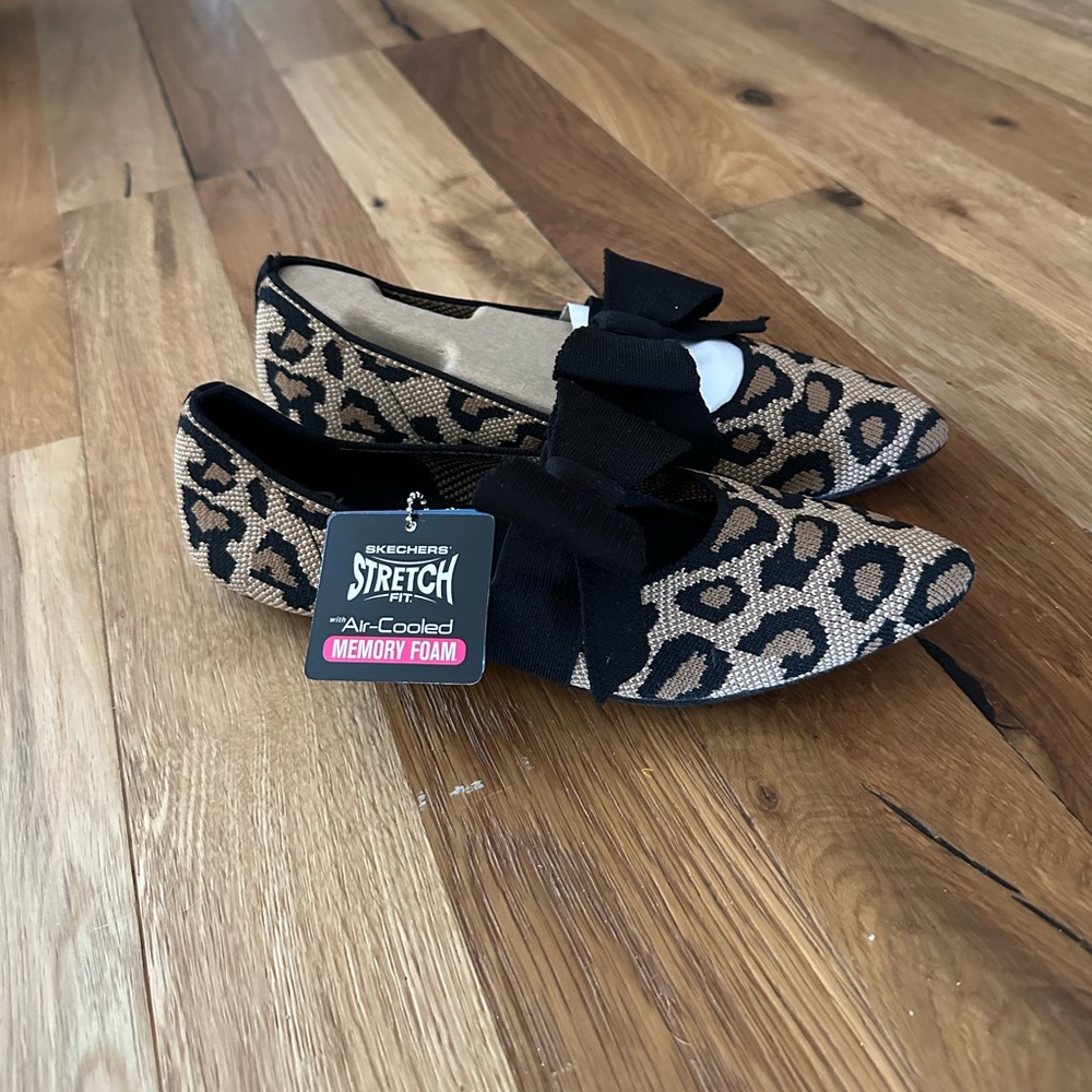 Sketchers memory foam flats. Women’s size 6. Cheetah print!